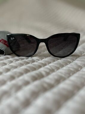 Ray-Ban Emma Sunglasses